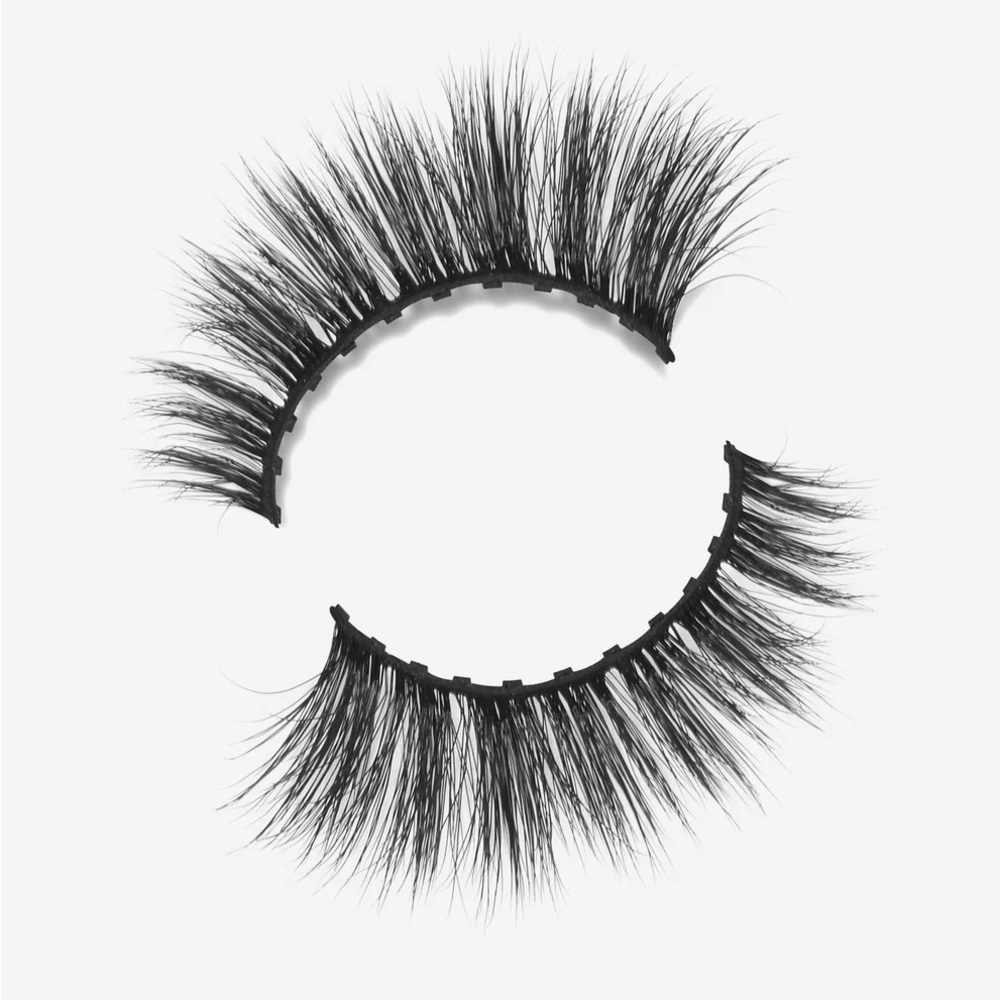 🔥Rare🔥 Lilly Lashes: Loyalty- Reusable Black Magnetic Eyelashes - Picture 3 of 8